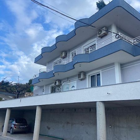 Vila Floban & Mirdar Koshi Sarandë エクステリア 写真