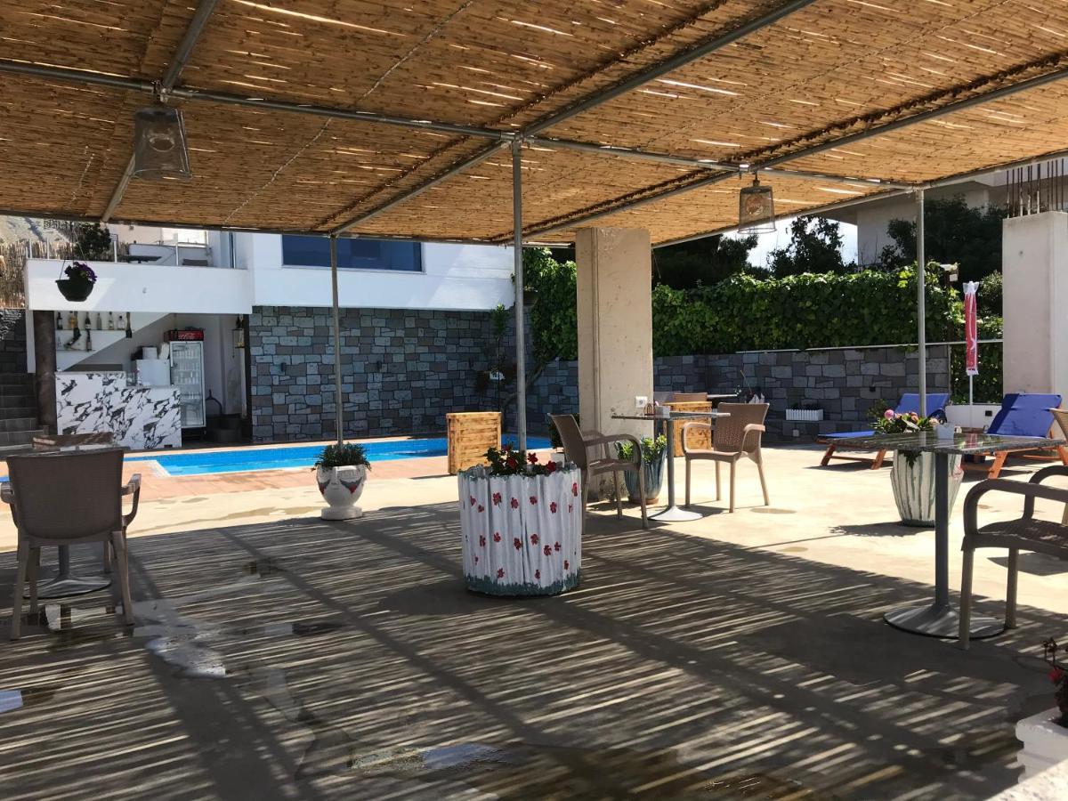 Vila Floban & Mirdar Koshi Sarandë エクステリア 写真