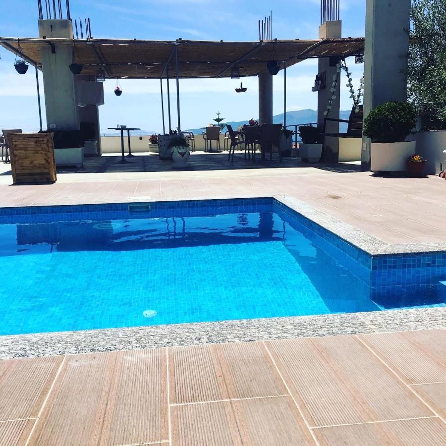 Vila Floban & Mirdar Koshi Sarandë エクステリア 写真