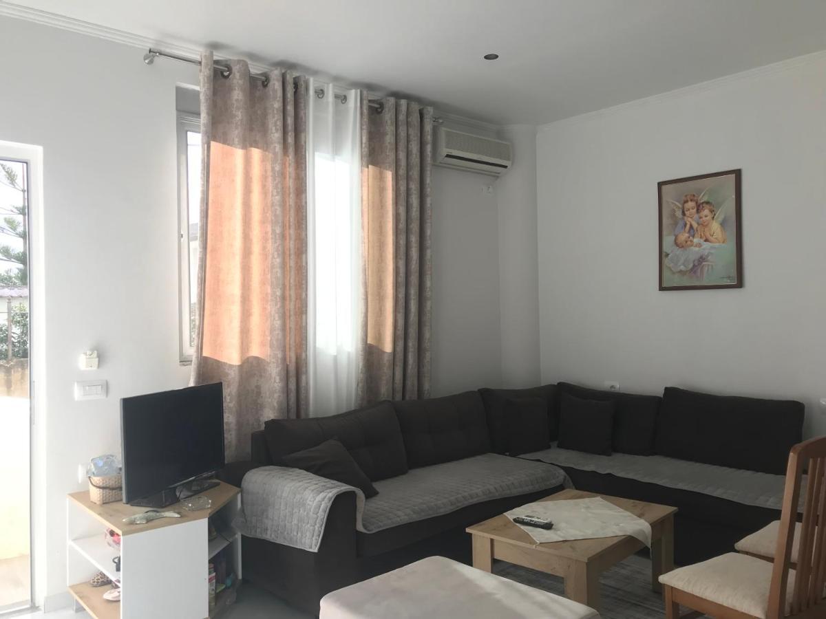 Vila Floban & Mirdar Koshi Sarandë エクステリア 写真