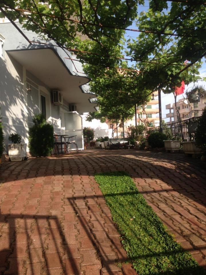 Vila Floban & Mirdar Koshi Sarandë エクステリア 写真
