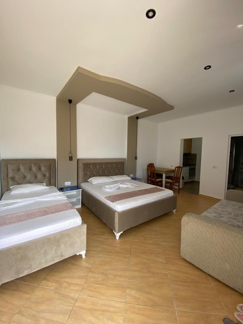 Vila Floban & Mirdar Koshi Sarandë エクステリア 写真