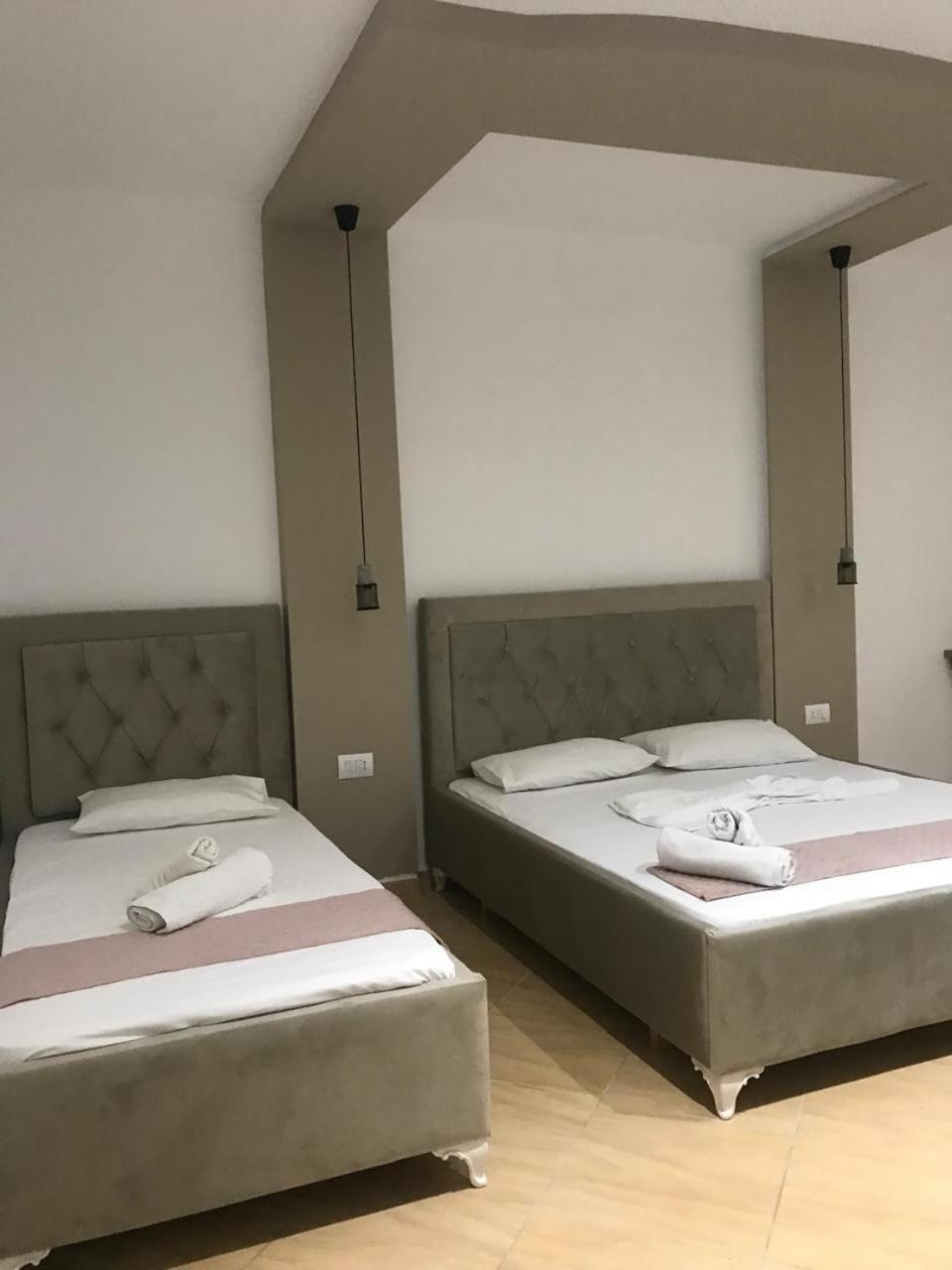 Vila Floban & Mirdar Koshi Sarandë エクステリア 写真
