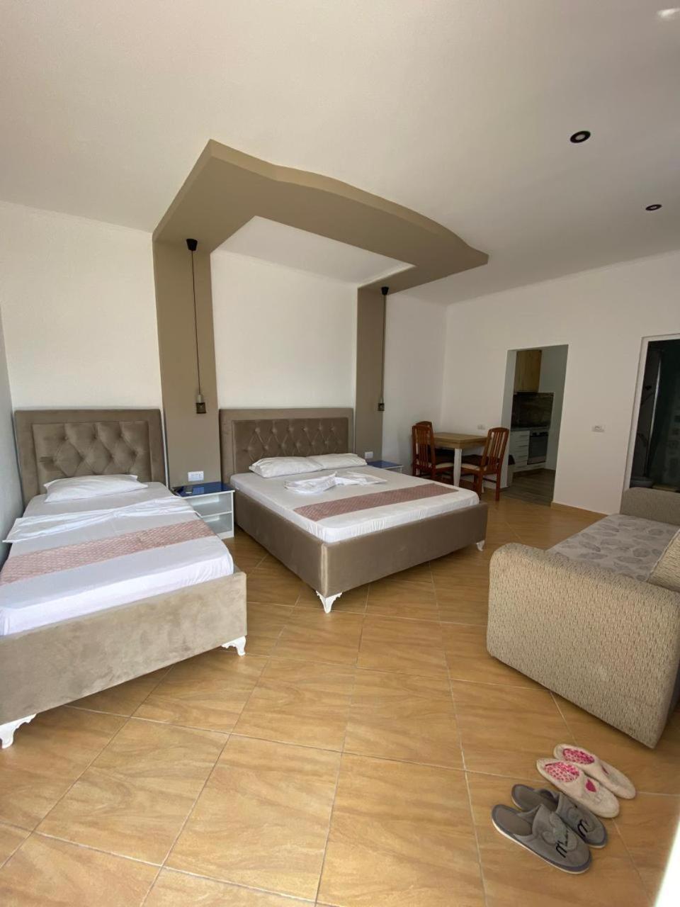 Vila Floban & Mirdar Koshi Sarandë エクステリア 写真
