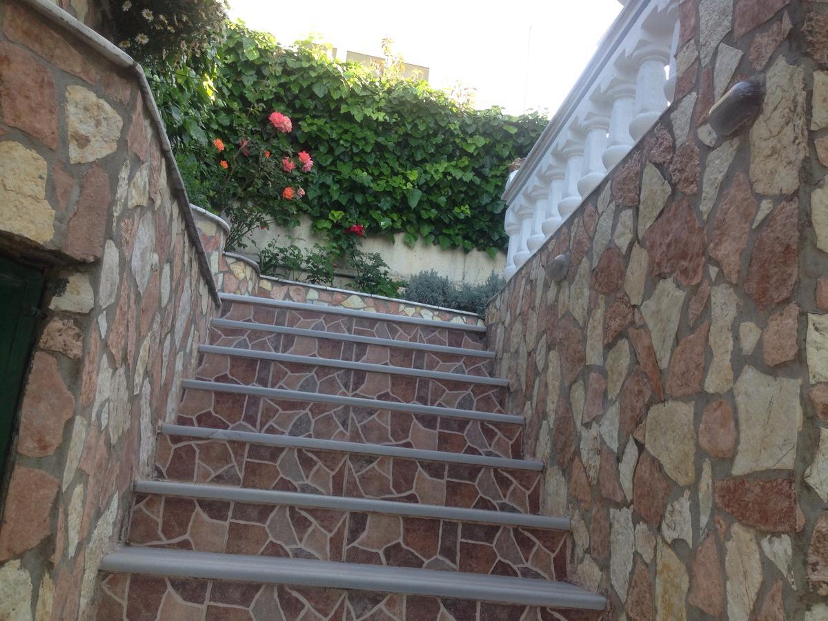 Vila Floban & Mirdar Koshi Sarandë エクステリア 写真