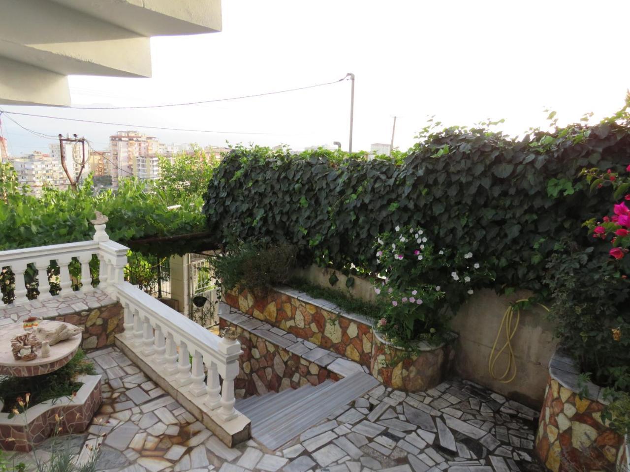 Vila Floban & Mirdar Koshi Sarandë エクステリア 写真
