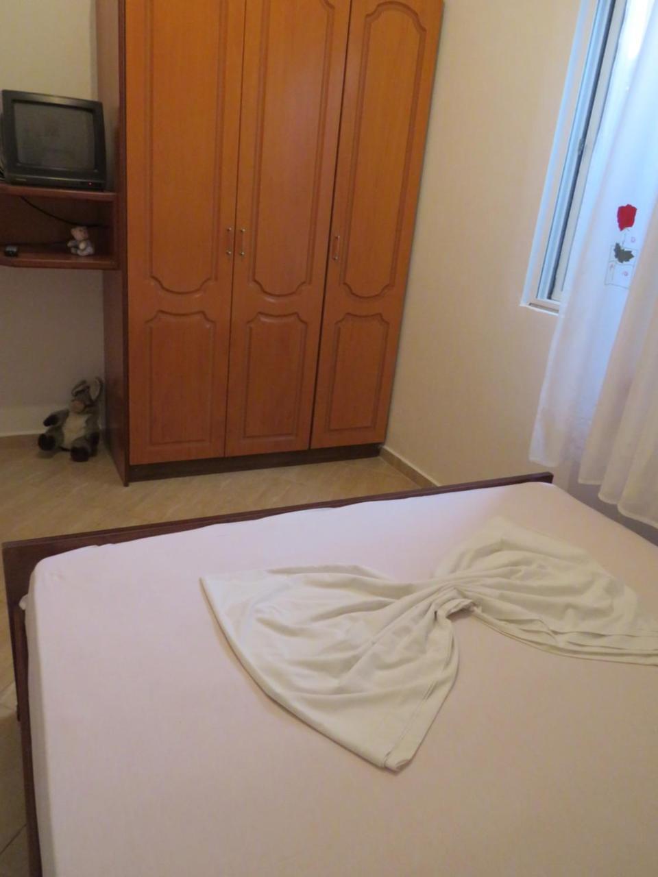 Vila Floban & Mirdar Koshi Sarandë エクステリア 写真