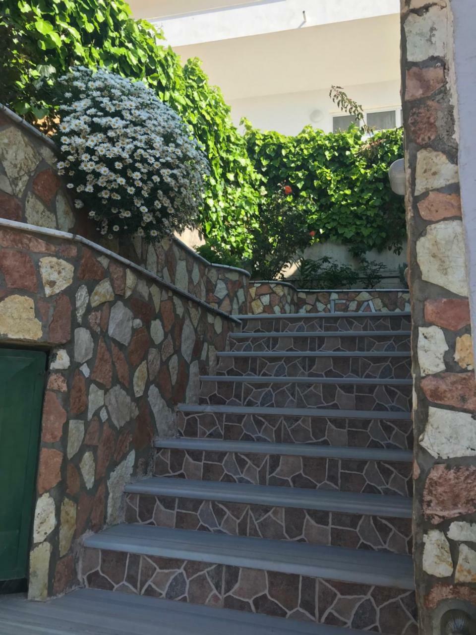 Vila Floban & Mirdar Koshi Sarandë エクステリア 写真