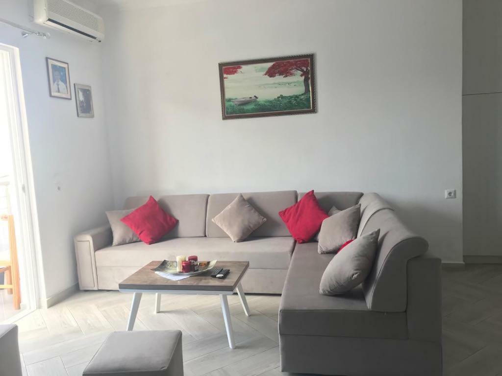 Vila Floban & Mirdar Koshi Sarandë エクステリア 写真