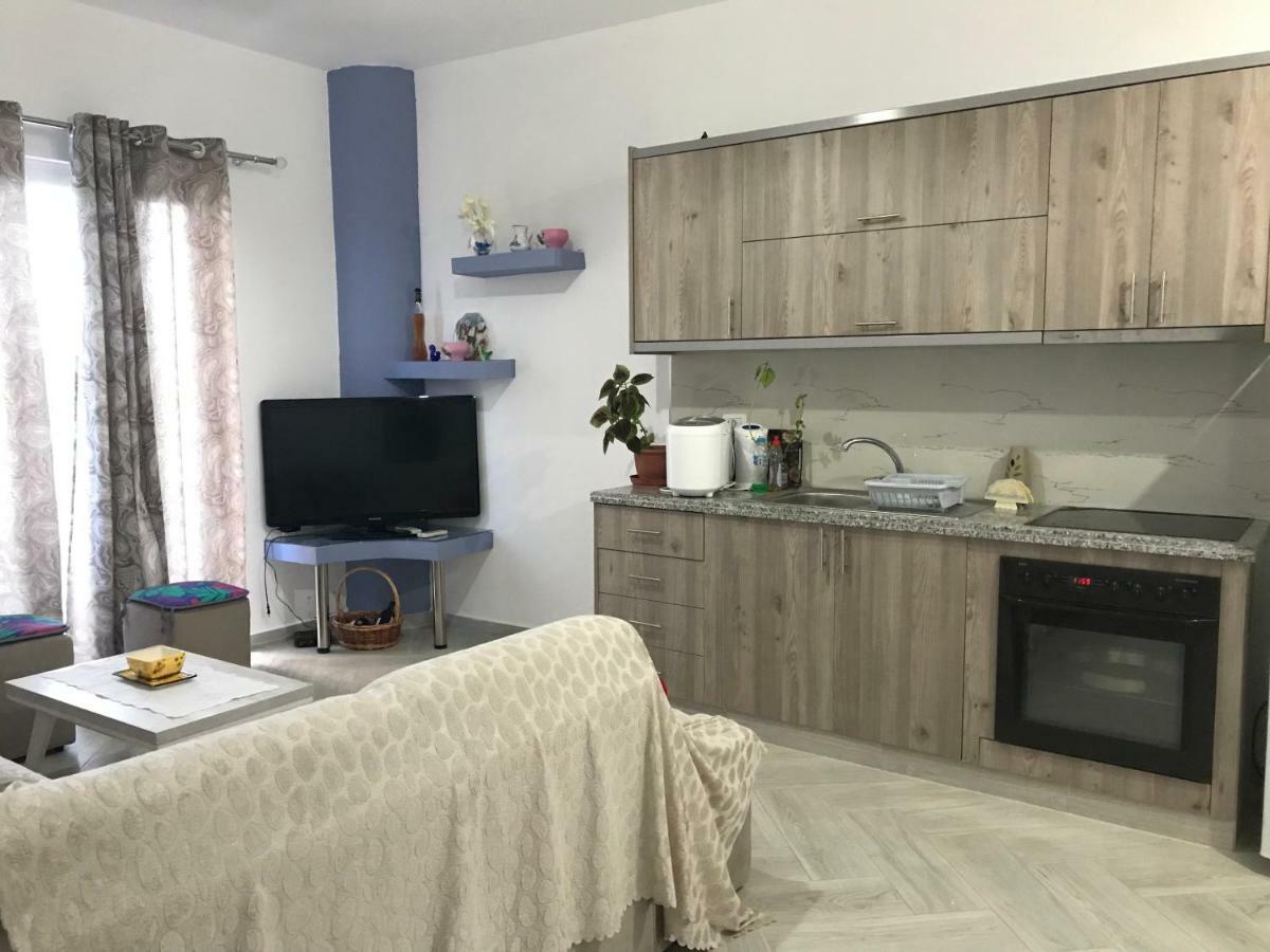 Vila Floban & Mirdar Koshi Sarandë エクステリア 写真